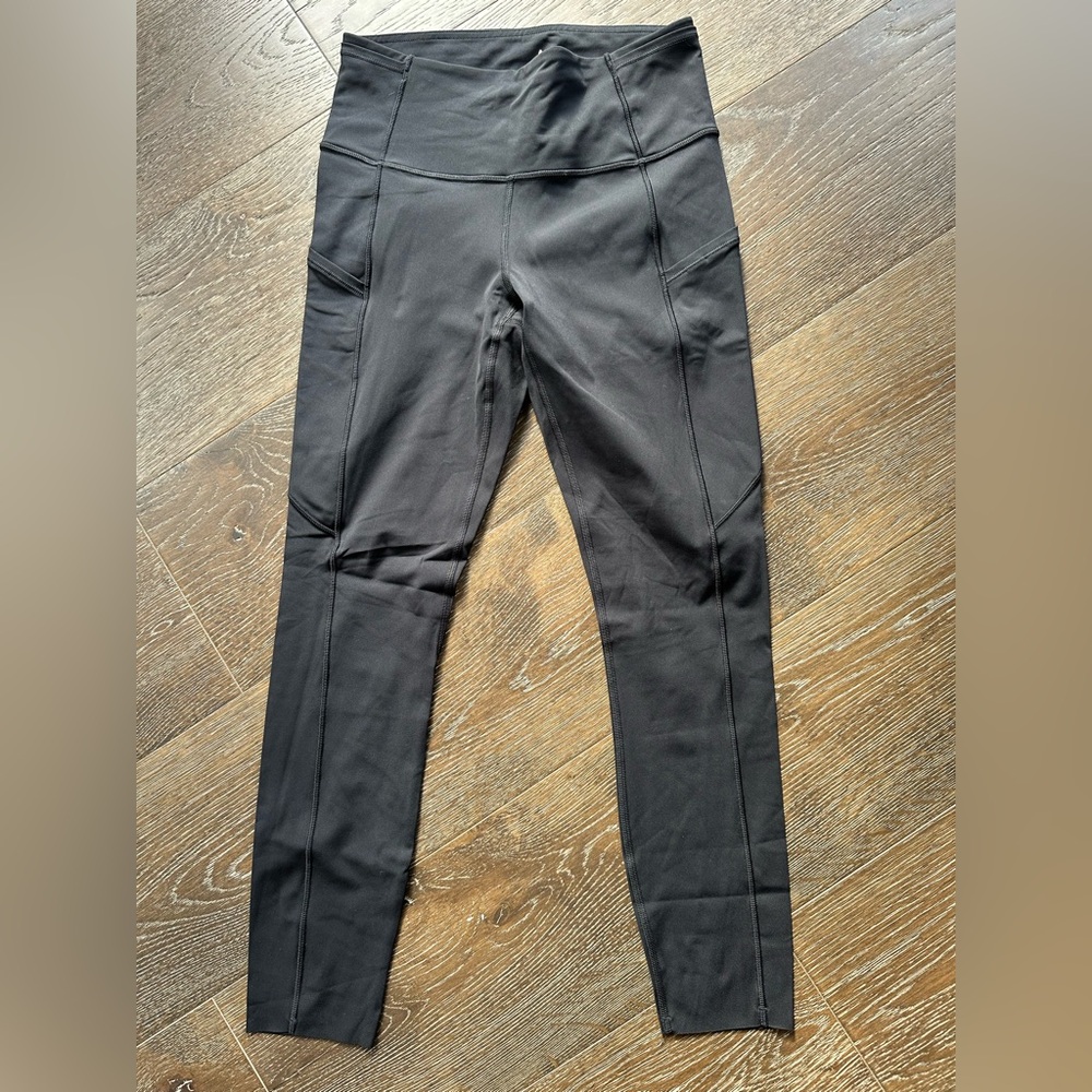 Cropped Lululemon Leggings size 6 like New!